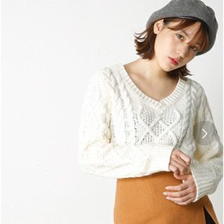 マウジー(moussy)のMOUSSY   ケーブルVネックニット  ホワイト(ニット/セーター)