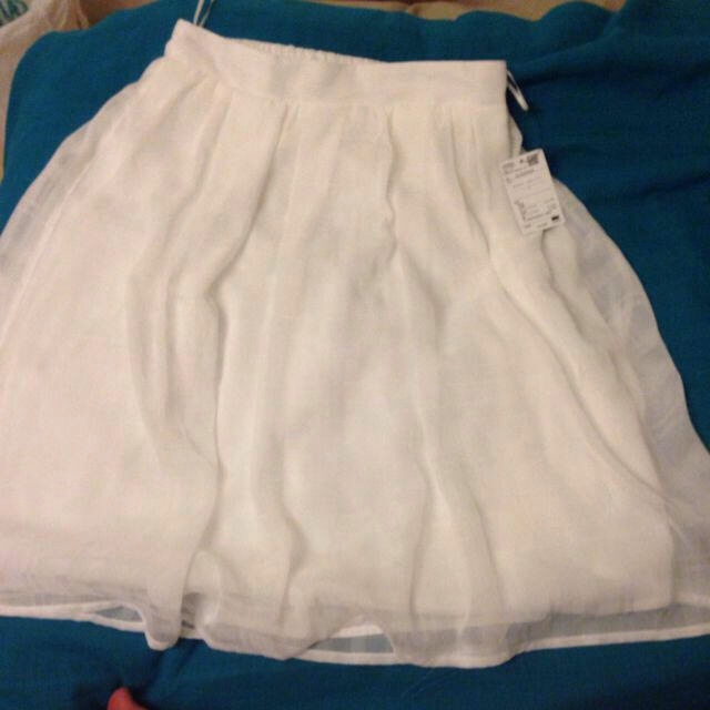 GAL FIT(ギャルフィット)のタグ付き新品ホワイト膝丈スカート レディースのスカート(ひざ丈スカート)の商品写真