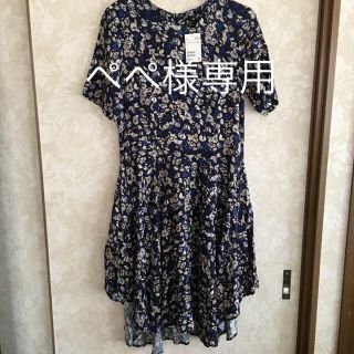 エイチアンドエム(H&M)の小花柄ワンピース(ひざ丈ワンピース)