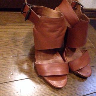 ザラ(ZARA)のZaraレザーヒールサンダル♡(サンダル)