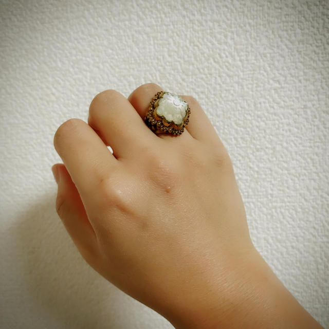 H.P.FRANCE(アッシュペーフランス)のれいにゃ(・ω・)様専用☆StephenDweck白蝶貝クオーツリング レディースのアクセサリー(リング(指輪))の商品写真
