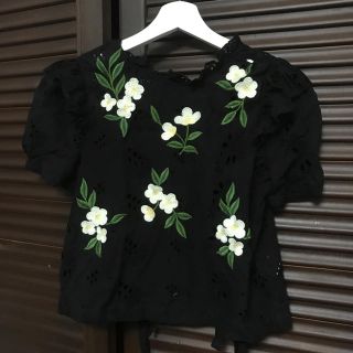 ザラ(ZARA)のZARA刺繍トップス(シャツ/ブラウス(半袖/袖なし))