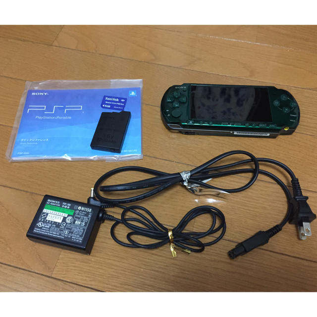 PlayStation Portable(プレイステーションポータブル)のPSP3000＊グリーン＊箱なし エンタメ/ホビーのゲームソフト/ゲーム機本体(携帯用ゲーム機本体)の商品写真