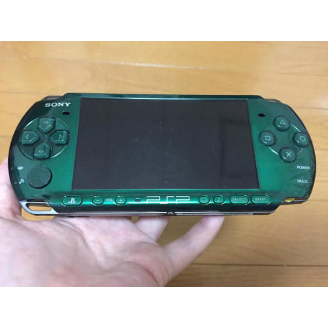 PlayStation Portable(プレイステーションポータブル)のPSP3000＊グリーン＊箱なし エンタメ/ホビーのゲームソフト/ゲーム機本体(携帯用ゲーム機本体)の商品写真