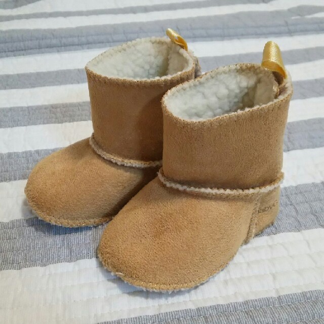 babyGAP(ベビーギャップ)のbabygap♡ムートンセット キッズ/ベビー/マタニティのベビー靴/シューズ(~14cm)(ブーツ)の商品写真