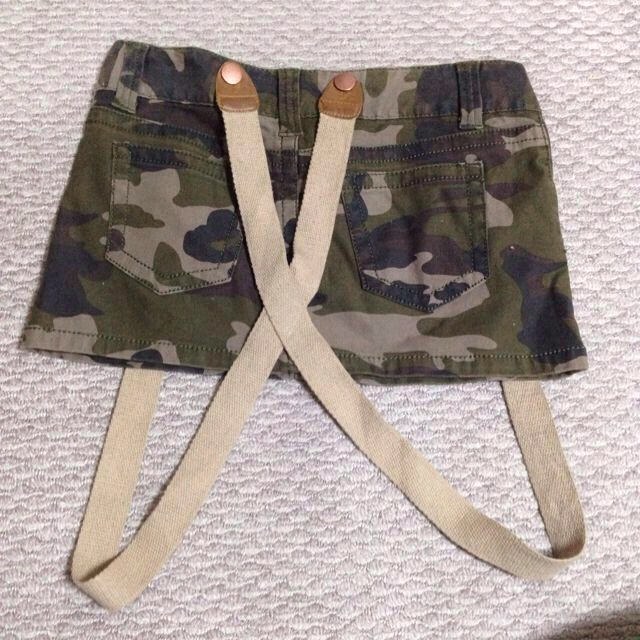 サスペンダー付き迷彩柄スカート レディースのスカート(ミニスカート)の商品写真