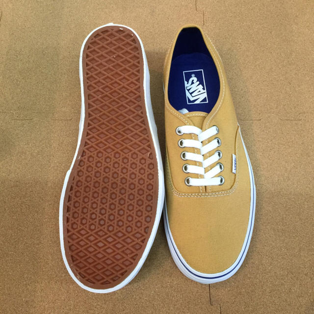 VANS(ヴァンズ)のVANS AUTHENTIC バンズ オーセンティック26.0cm メンズの靴/シューズ(スニーカー)の商品写真