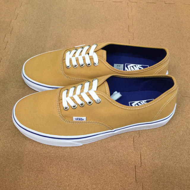 VANS(ヴァンズ)のVANS AUTHENTIC バンズ オーセンティック26.0cm メンズの靴/シューズ(スニーカー)の商品写真