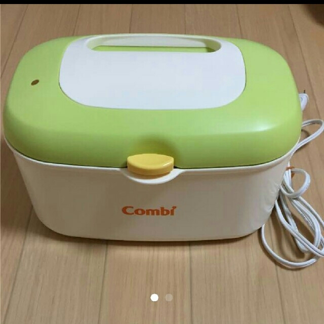 combi(コンビ)の美品  コンビ  お尻ふき  ウォーマー  おまけ付 キッズ/ベビー/マタニティのおむつ/トイレ用品(ベビーおしりふき)の商品写真