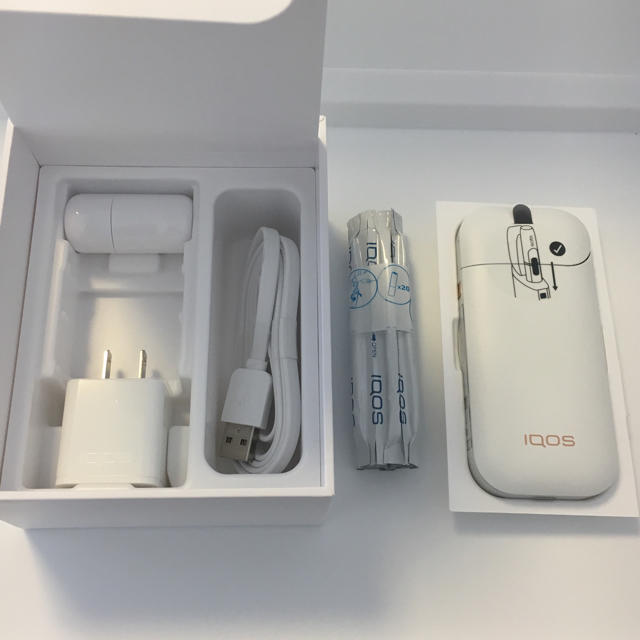 IQOS(アイコス)の旧型 アイコス チャージャー ホワイト 送料無料 メンズのファッション小物(タバコグッズ)の商品写真