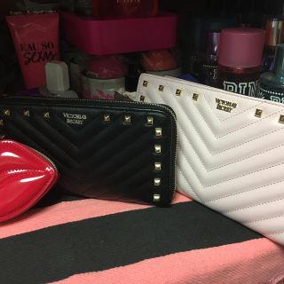 ヴィクトリアズシークレット(Victoria's Secret)のVictrois's Secret Wallet black(財布)