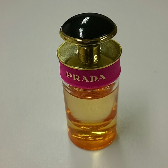 PRADA(プラダ)のプラダ オーデパルファム　キャンディ　7ml　スペイン製 コスメ/美容の香水(香水(女性用))の商品写真