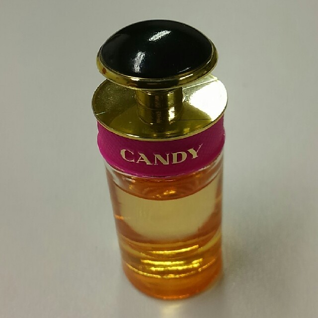 PRADA(プラダ)のプラダ オーデパルファム　キャンディ　7ml　スペイン製 コスメ/美容の香水(香水(女性用))の商品写真