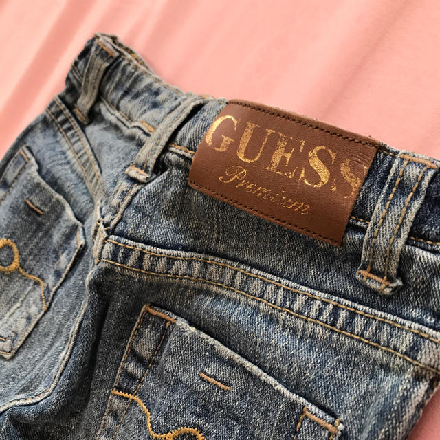 GUESS(ゲス)のGUESS ファー デニム 80・90・100 キッズ/ベビー/マタニティのキッズ服女の子用(90cm~)(その他)の商品写真