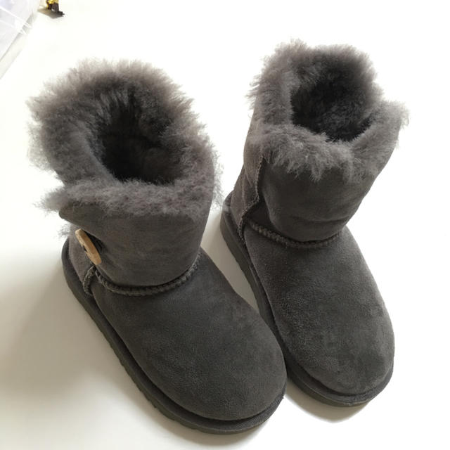 UGG(アグ)のUGGブーツ子供用 キッズ/ベビー/マタニティのキッズ靴/シューズ(15cm~)(ブーツ)の商品写真