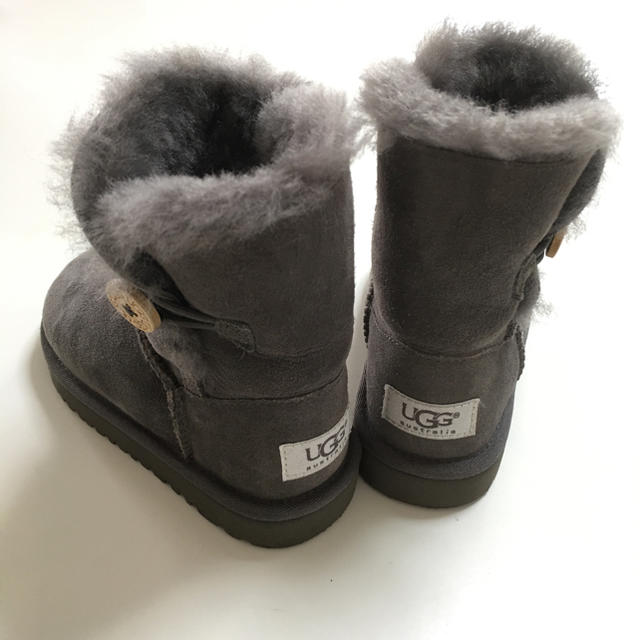 UGG(アグ)のUGGブーツ子供用 キッズ/ベビー/マタニティのキッズ靴/シューズ(15cm~)(ブーツ)の商品写真