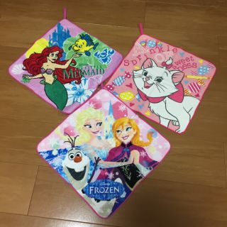 ディズニー(Disney)のループ付き ハンドタオル  新品(その他)