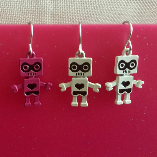 claire's(クレアーズ)の<値下げしました>ロボットピアス 3色両耳 三種類セット  レディースのアクセサリー(ピアス)の商品写真