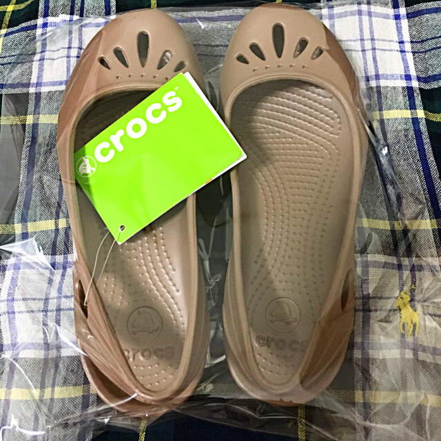 crocs(クロックス)の新品未使用 クロックス タグ付き マリンディ W7 ブロンズ 送料込！即購入可！ レディースの靴/シューズ(サンダル)の商品写真