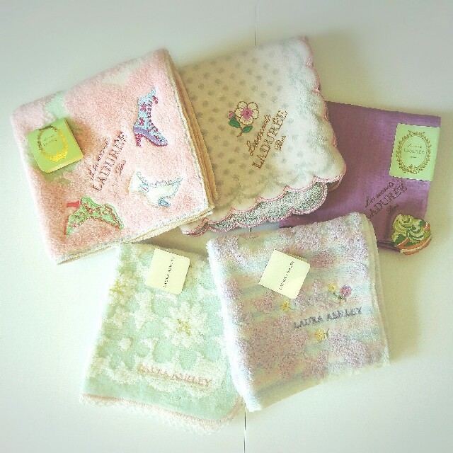 LADUREE(ラデュレ)の★LADUREE&LAURA ASHLEYタオル 刺繍ハンカチ５枚セット★ レディースのファッション小物(ハンカチ)の商品写真