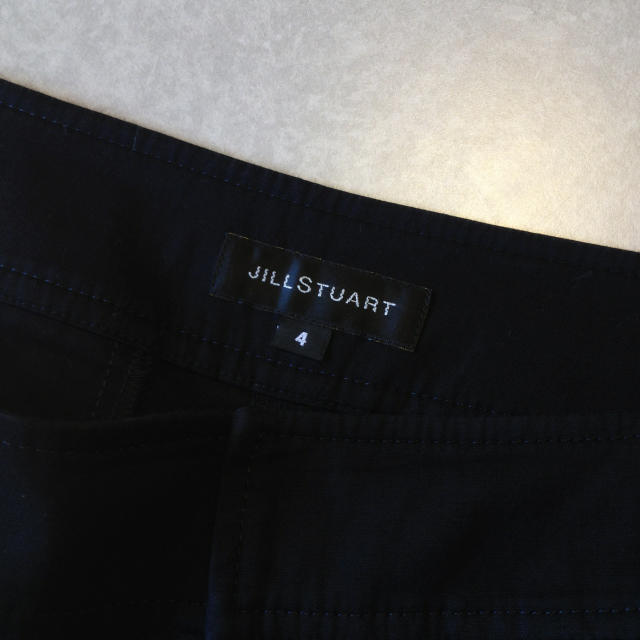 JILLSTUART(ジルスチュアート)のJILLSTUART 濃紺ショートパンツ レディースのパンツ(ショートパンツ)の商品写真