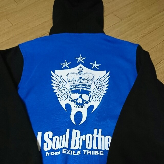 三代目 J Soul Brothers(サンダイメジェイソウルブラザーズ)の三代目JSoulBrothers パーカー エンタメ/ホビーのタレントグッズ(ミュージシャン)の商品写真