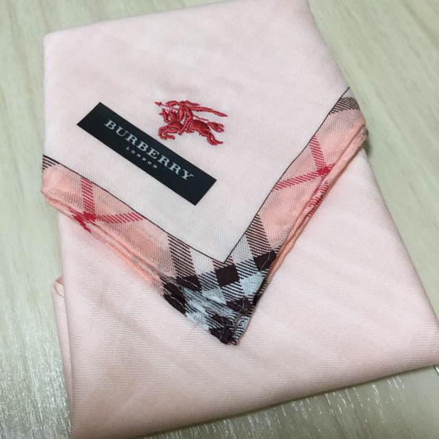 BURBERRY(バーバリー)の新品★シール付 バーバリー 刺繍 ハンカチ  レディースのファッション小物(ハンカチ)の商品写真