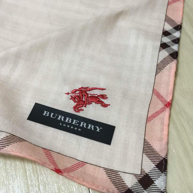 BURBERRY(バーバリー)の新品★シール付 バーバリー 刺繍 ハンカチ  レディースのファッション小物(ハンカチ)の商品写真