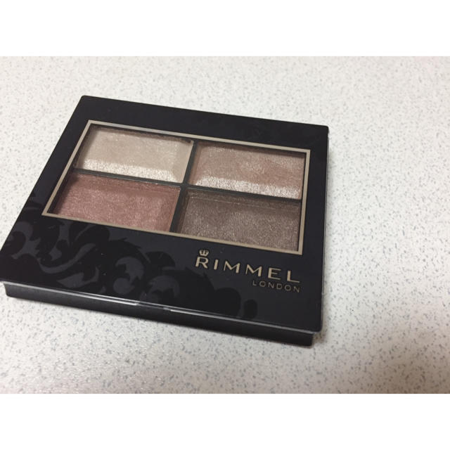 RIMMEL(リンメル)のRIMMEL ロイヤルヴィンデージアイズD10 コスメ/美容のベースメイク/化粧品(アイシャドウ)の商品写真