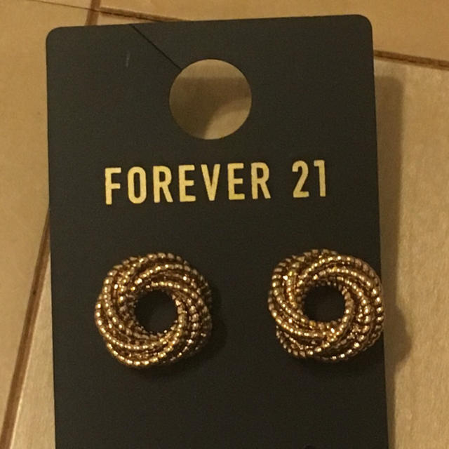 FOREVER 21(フォーエバートゥエンティーワン)の新品ピアス メンズのアクセサリー(ピアス(両耳用))の商品写真