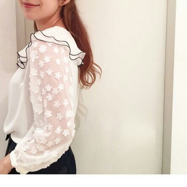 flower(フラワー)のみお様専用❁ flower feminy collar blouse  レディースのトップス(シャツ/ブラウス(長袖/七分))の商品写真