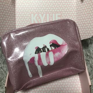 カイリーコスメティックス(Kylie Cosmetics)のKylie Cosmetics バースデー限定ポーチ カイリーコスメティクス(ポーチ)