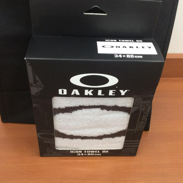 Oakley(オークリー)のオークリー フェイスタオル 2枚セット ギフトにも OAKLEY インテリア/住まい/日用品の日用品/生活雑貨/旅行(タオル/バス用品)の商品写真