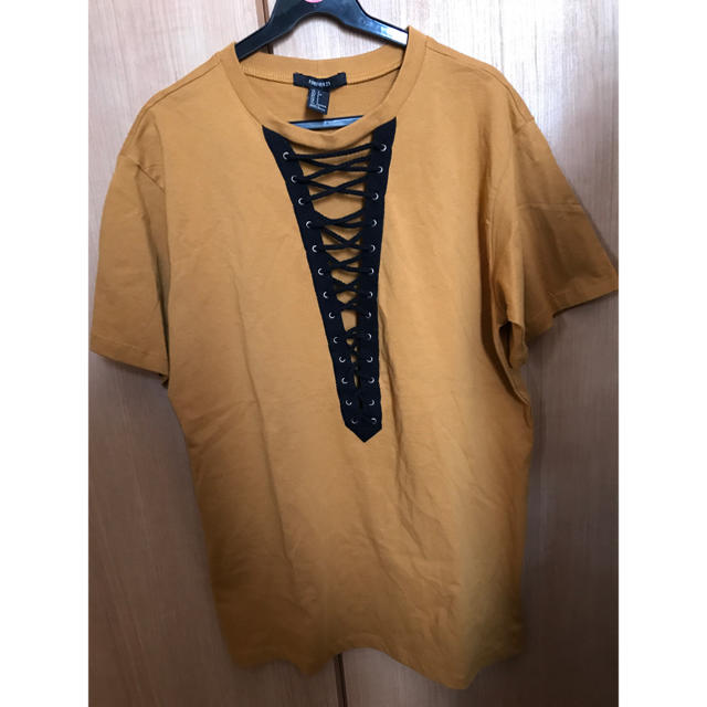 FOREVER 21(フォーエバートゥエンティーワン)の新品 フロントレースアップボクシーTシャツ レディースのトップス(Tシャツ(半袖/袖なし))の商品写真