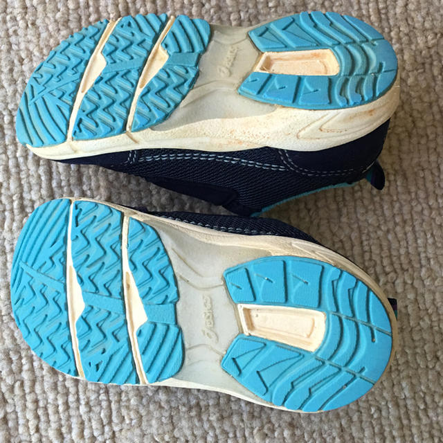 asics(アシックス)のアシックス スニーカー14cm キッズ/ベビー/マタニティのベビー靴/シューズ(~14cm)(スニーカー)の商品写真