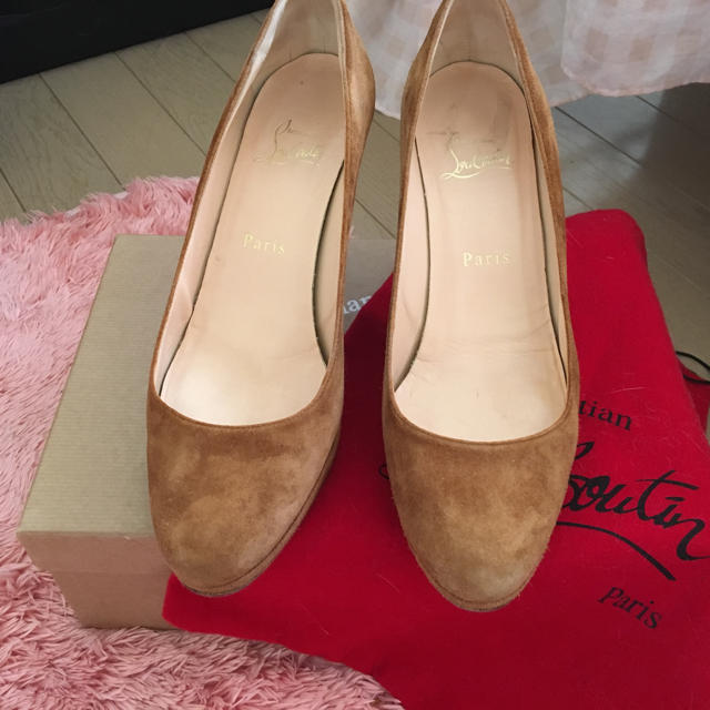 Christian Louboutin(クリスチャンルブタン)の11/2限定値下げ ルブタン louboutin パンプス 38 37.5 レディースの靴/シューズ(ハイヒール/パンプス)の商品写真