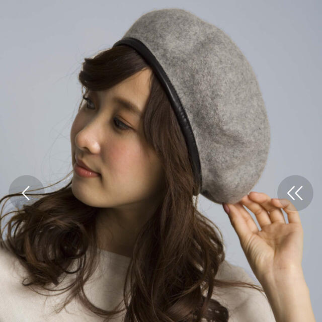 PLAIN CLOTHING(プレーンクロージング)の新品未使用 グレー色ベレー帽 PLAIN CLOTHING レディースの帽子(ハンチング/ベレー帽)の商品写真