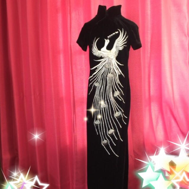 チャイナ服  ロング  黒ベロアに白鳳凰の刺繍  32 レディースのワンピース(ロングワンピース/マキシワンピース)の商品写真