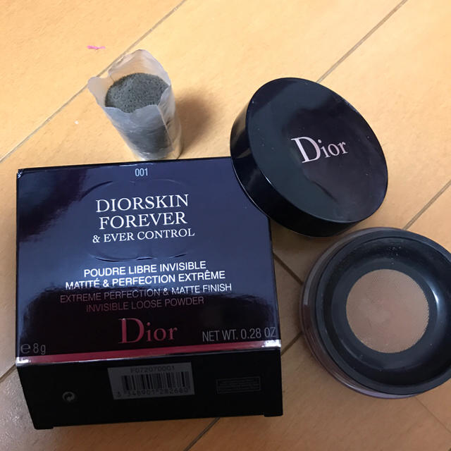 Dior(ディオール)のDIORスキン フォーエバー ルーセントパウダー ブラシ付き 5回使用 コスメ/美容のベースメイク/化粧品(フェイスパウダー)の商品写真