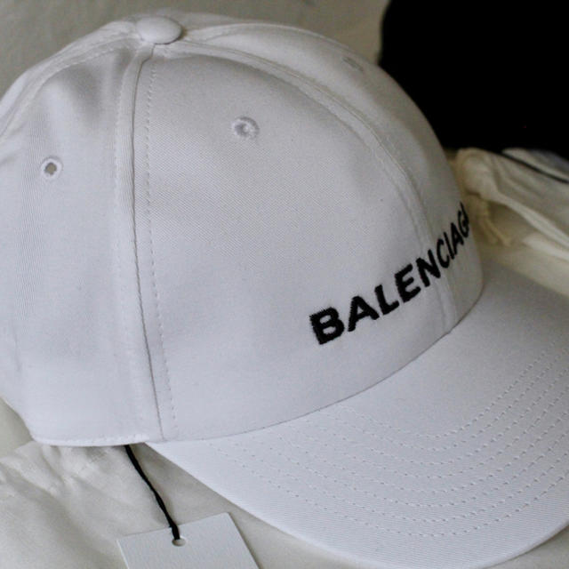 Balenciaga(バレンシアガ)の新品未使用 確実正規品 バレンシアガ balenciag キャップ ホワイト即完 レディースの帽子(キャップ)の商品写真