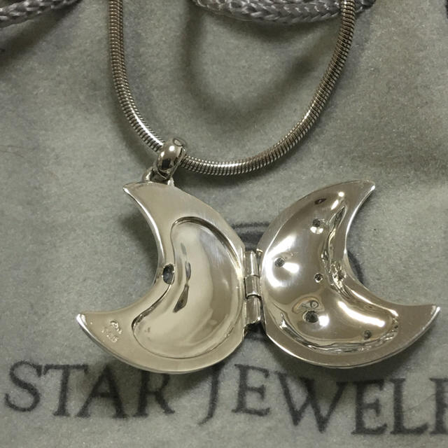 STAR JEWELRY(スタージュエリー)の美品 スタージュエリー ムーンペンダント シルバー ・ラインストーン 刻印有 レディースのアクセサリー(ネックレス)の商品写真