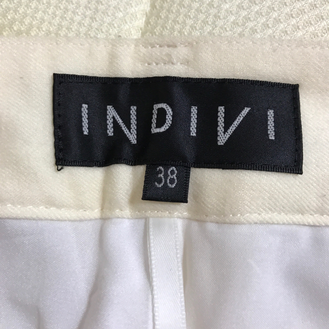 INDIVI(インディヴィ)のインディヴィ   ホワイトパンツ レディースのパンツ(クロップドパンツ)の商品写真