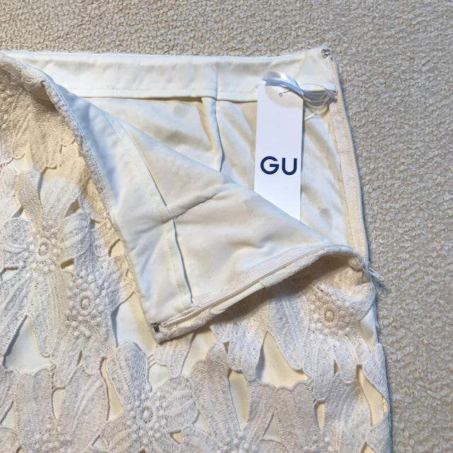 GU(ジーユー)のGU レースタイトスカート ホワイト レディースのスカート(ひざ丈スカート)の商品写真