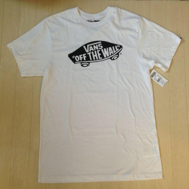 VANS(ヴァンズ)の新品未使用 VANS TEE レディースのトップス(Tシャツ(半袖/袖なし))の商品写真