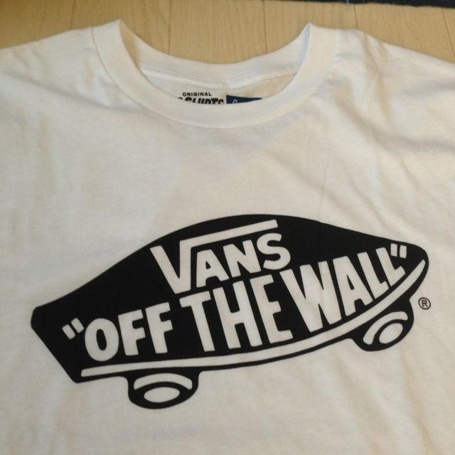 VANS(ヴァンズ)の新品未使用 VANS TEE レディースのトップス(Tシャツ(半袖/袖なし))の商品写真