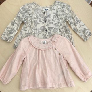 ベビーギャップ(babyGAP)のbaby GAP / OLD NAVY ブラウス 12-18M 2枚セット(シャツ/カットソー)