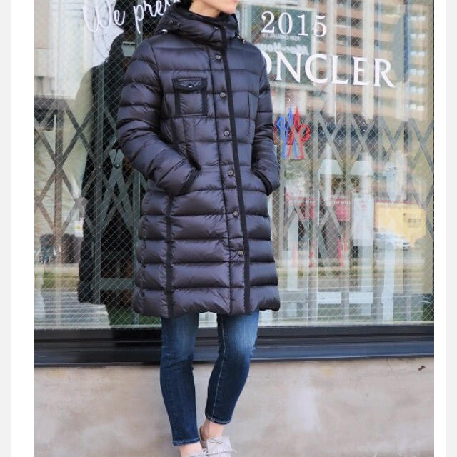 MONCLER(モンクレール)のちゃむ様専用 Moncler HERMINE サイズ00 ネイビー レディースのジャケット/アウター(ダウンジャケット)の商品写真