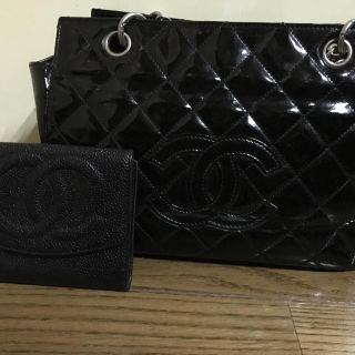 シャネル(CHANEL)のシャネルエナメルハンドバッグ(ハンドバッグ)