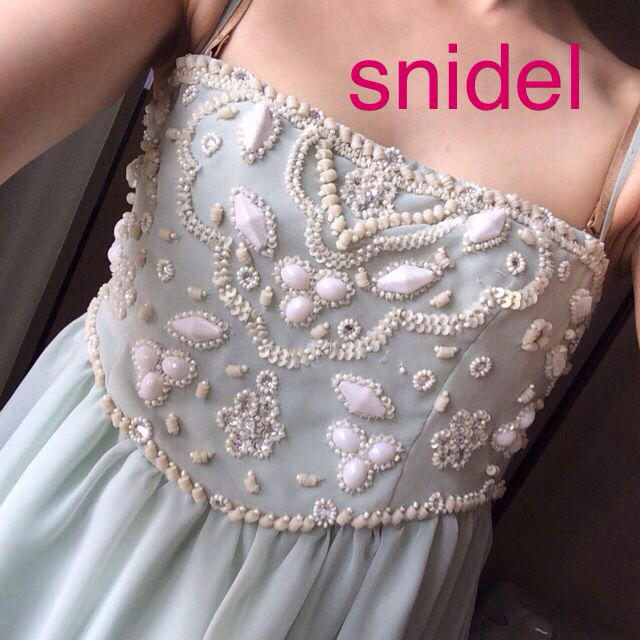 SNIDEL(スナイデル)のスナイデル♡ミントグリーンビジューワンピ レディースのワンピース(ロングワンピース/マキシワンピース)の商品写真