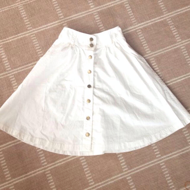 OLIVEdesOLIVE(オリーブデオリーブ)の新品 白フレアスカート レディースのスカート(ひざ丈スカート)の商品写真